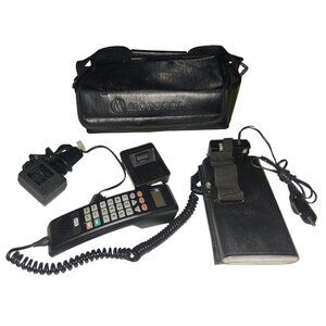 Vintage Motorola Cellphone with case. Model 19103WALBE. No Battery